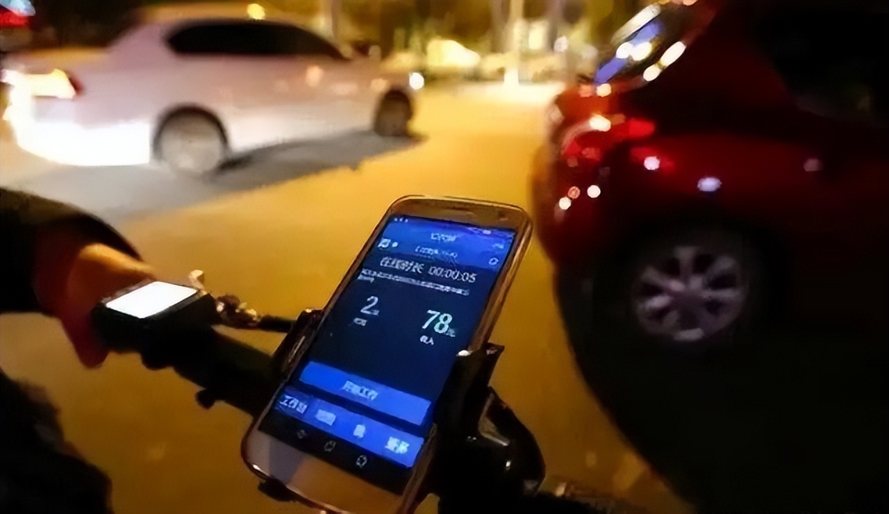 无偿代驾发生交通事故谁承担责任,兼职代驾开车出了事故谁负责