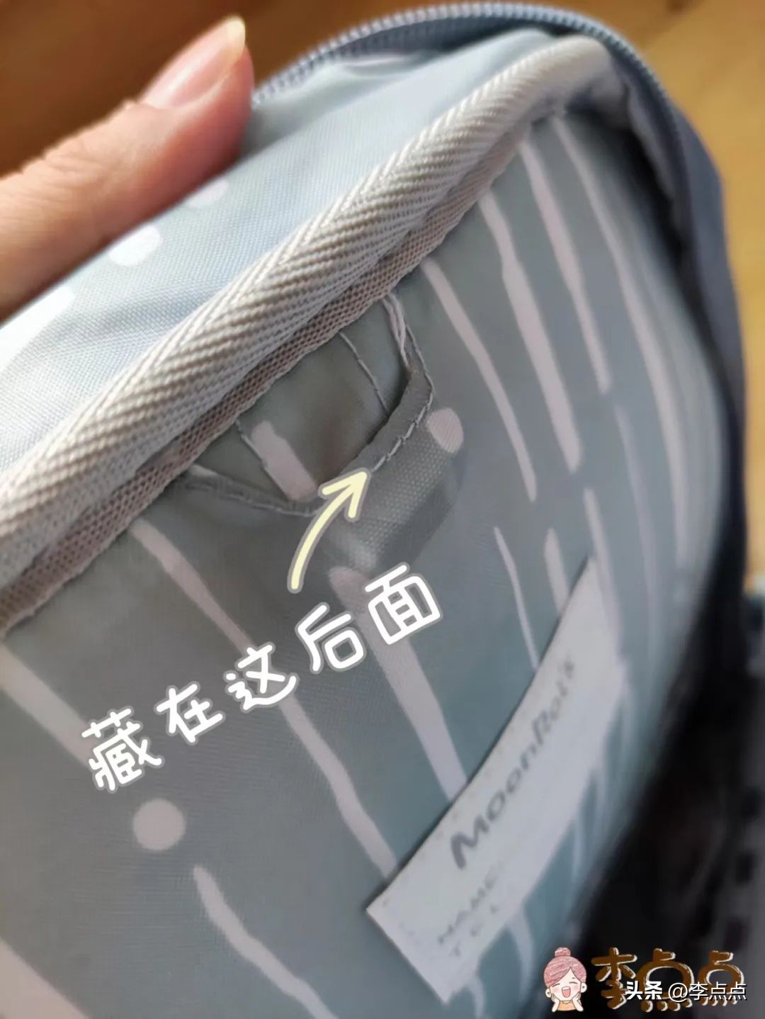 给小孩买奥特曼书包,给孩子们买奥特曼