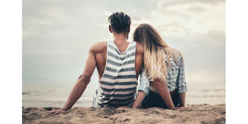 亲爸后妈把孩子给打了,姐弟被后妈打得奄奄一息