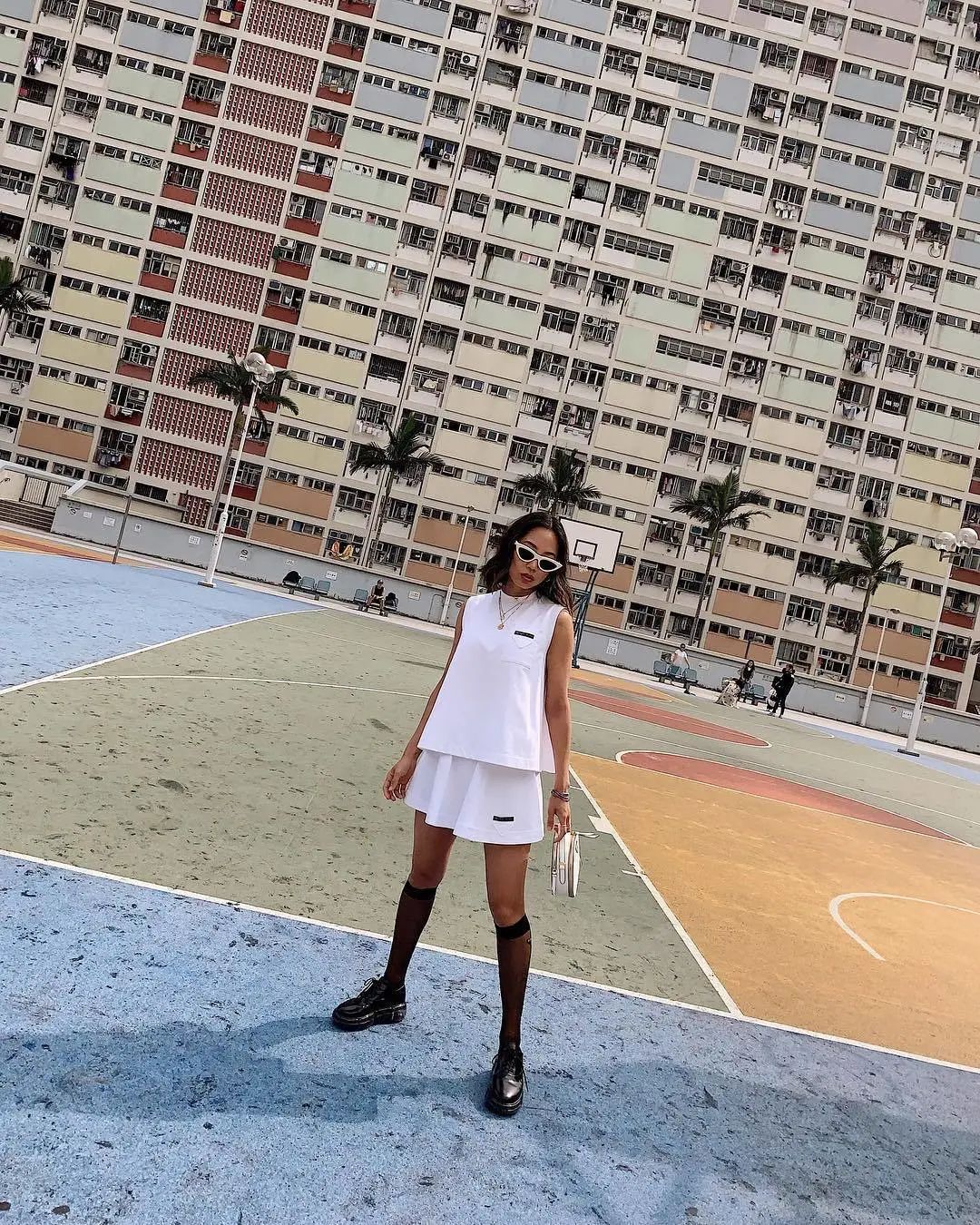 谁说丝袜只能配长靴,谁说丝袜不能配匡威的