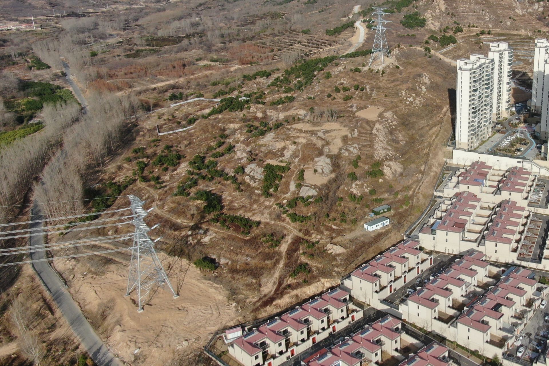 小珠山离市区近么,小珠山电力铁塔