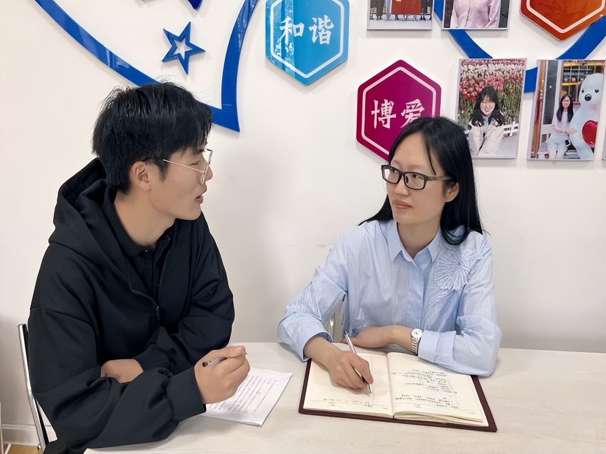 大学生助力贫困学子成长,青年学子的使命与担当