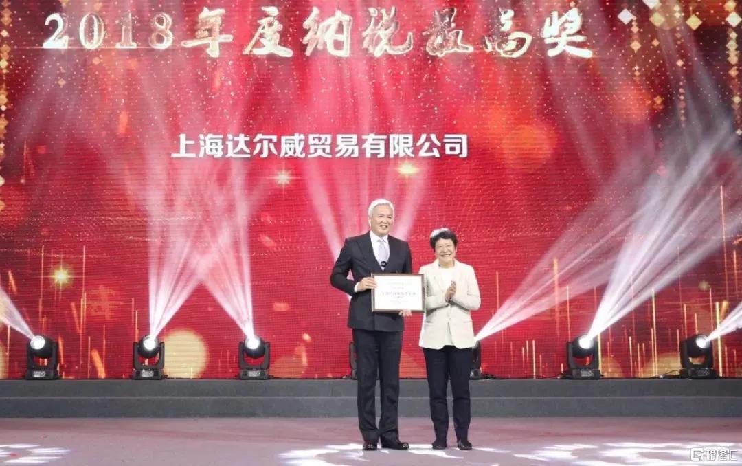 袁隆平去世，张庭偏偏大卖喜庆四件套：“面膜夫妇”的传销人生