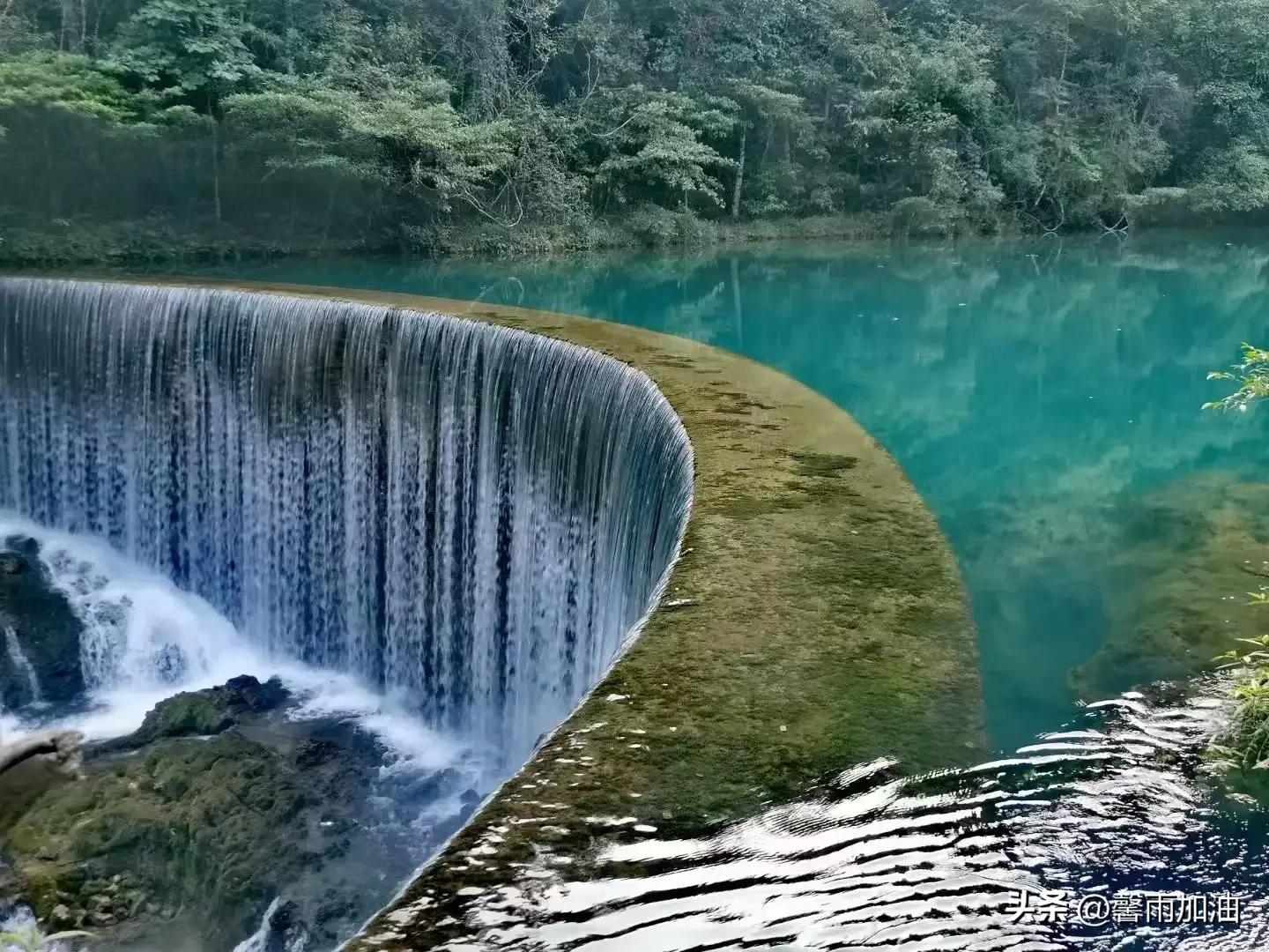 多彩生活金秋十月,多彩夏日生活英语作文