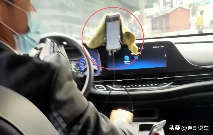 车内装饰四大傻,车上用什么装饰安全最好