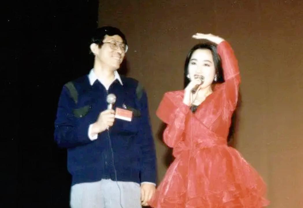 杨钰莹45岁不老照片,杨钰莹从1岁到50岁的容颜变化