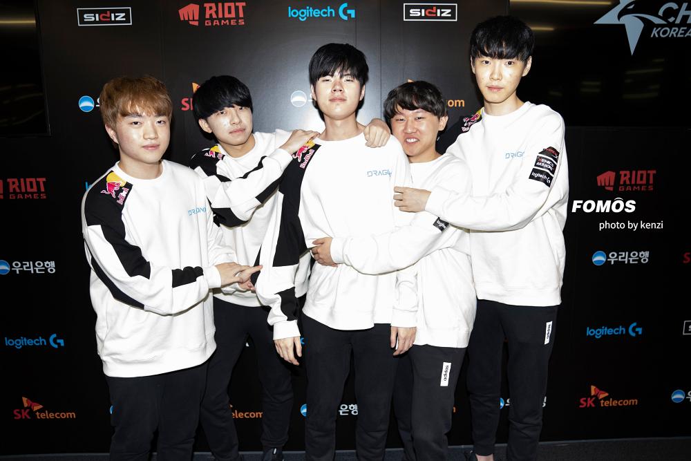 顶峰相见faker,deft麻浦校友