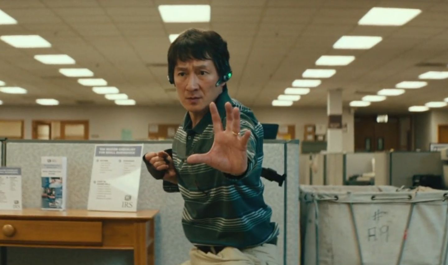 瞬息全宇宙——美国亚裔版的你好，李焕英