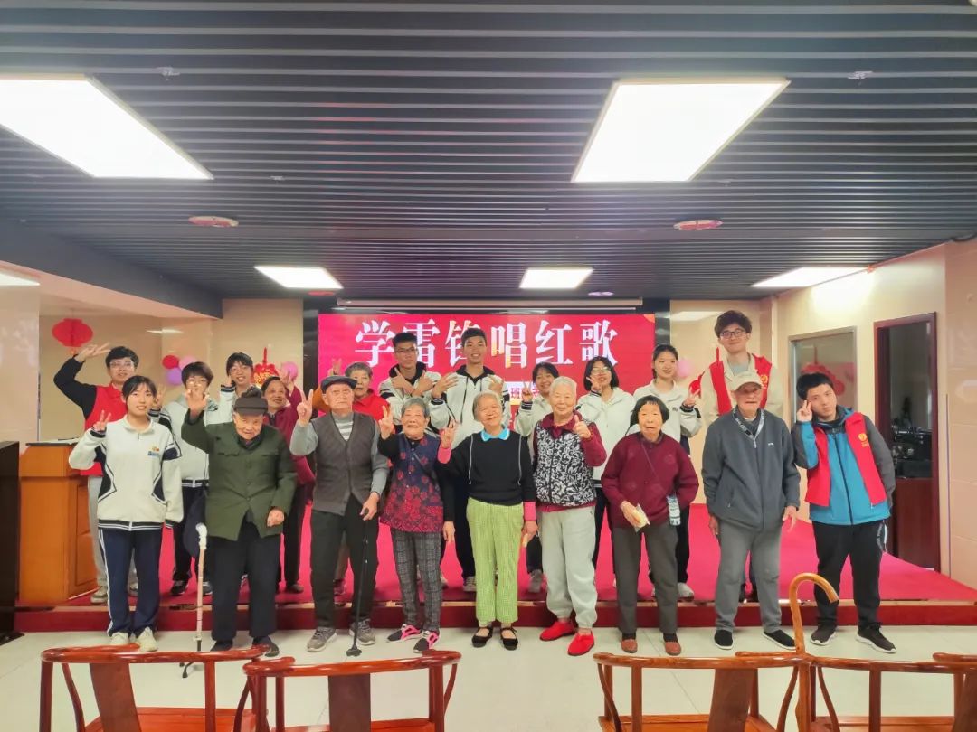 小朋友唱红歌学习雷锋,小学生一起唱学习雷锋好榜样