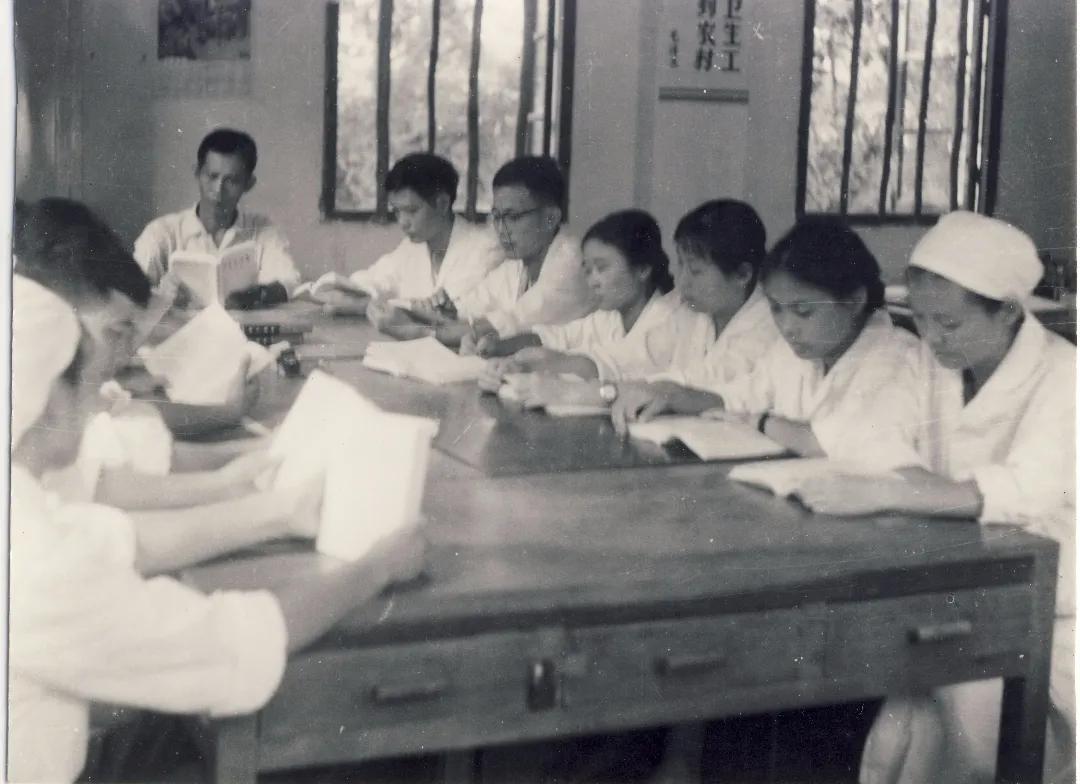 听老红军讲革命故事经历心得体会,听军垦老兵讲述戍边故事稿件