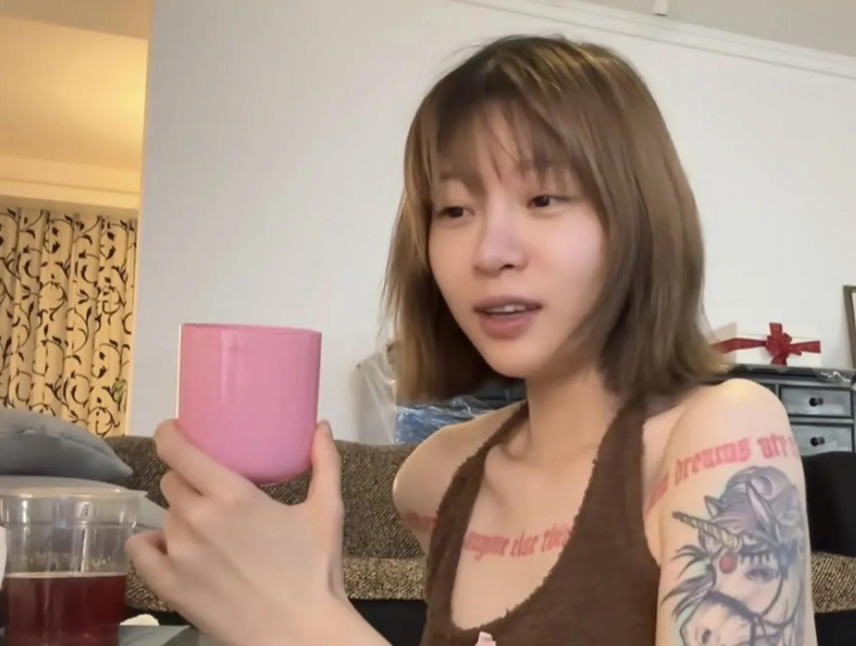 2天6个瓜：离婚、被骗1亿、女歌手演出脱上衣、男星骚扰多名女孩