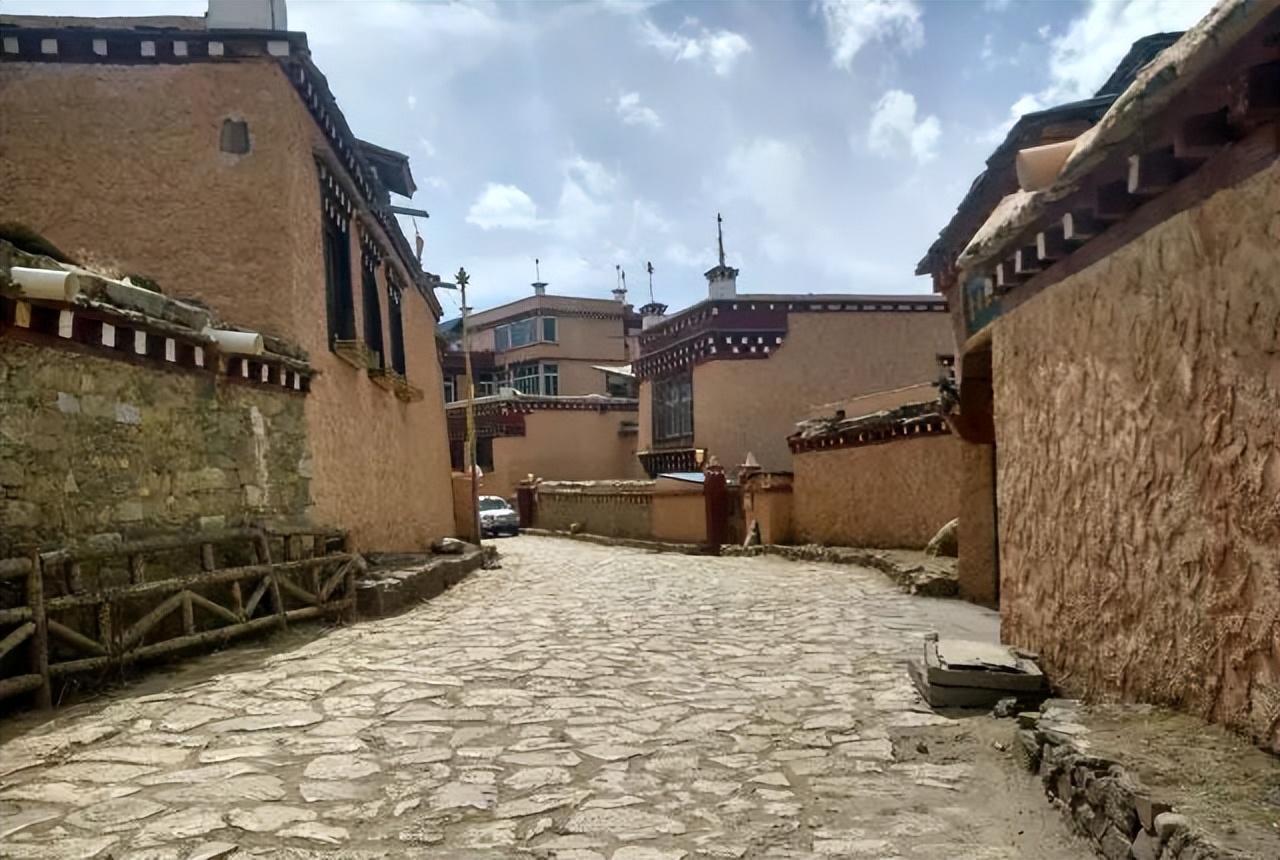 到达世界最美之城理塘,日光之城理塘