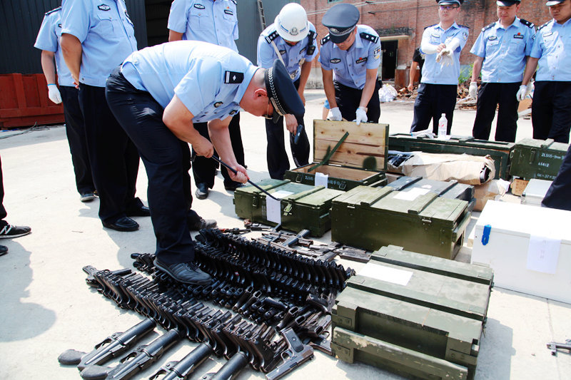 玩具枪被认定为枪支获刑14年 (网络买卖枪支案判刑)