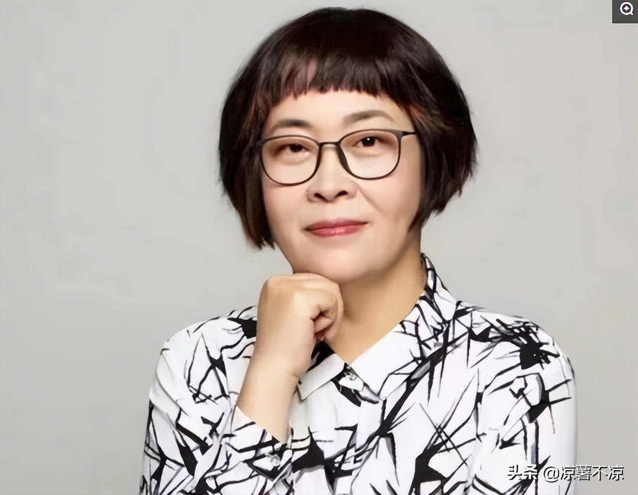 央视十大女主持至今未婚年龄多大,央视的十大著名女主持你最喜欢谁