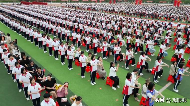 以爱之名育心成长主题活动,成人礼仪式学校举办