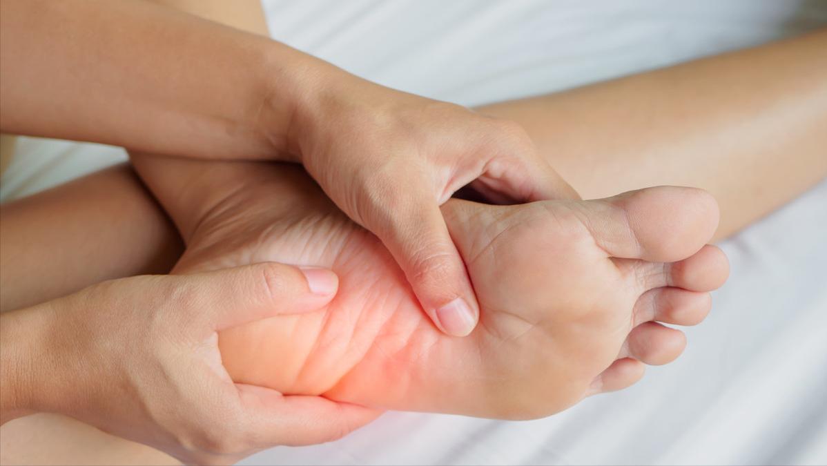 70多岁老人脚后跟麻是什么原因,老人早上起床脚后跟疼是怎么回事