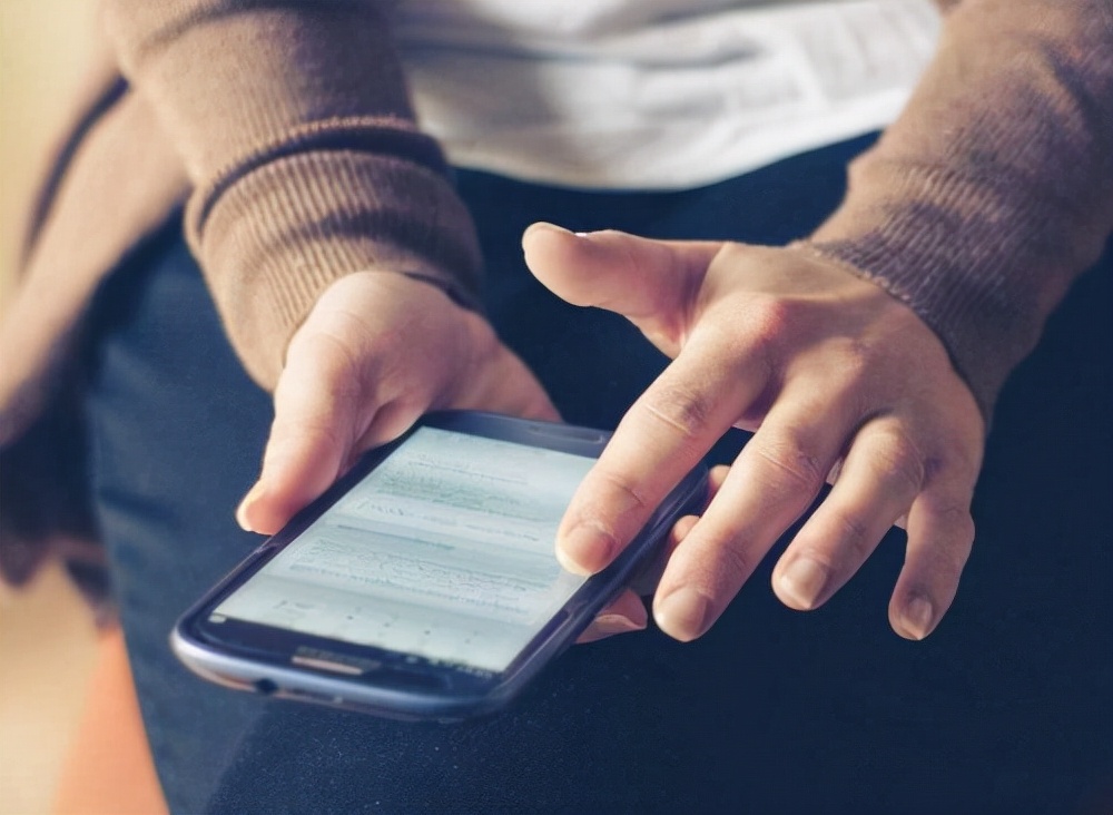 夜间偷看网络安全吗,偷偷浏览网络不良信息会被抓吗