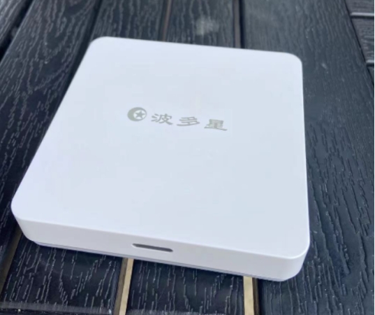 网上的电视盒子真的免费看电视吗,电视盒子用什么app看电视频道