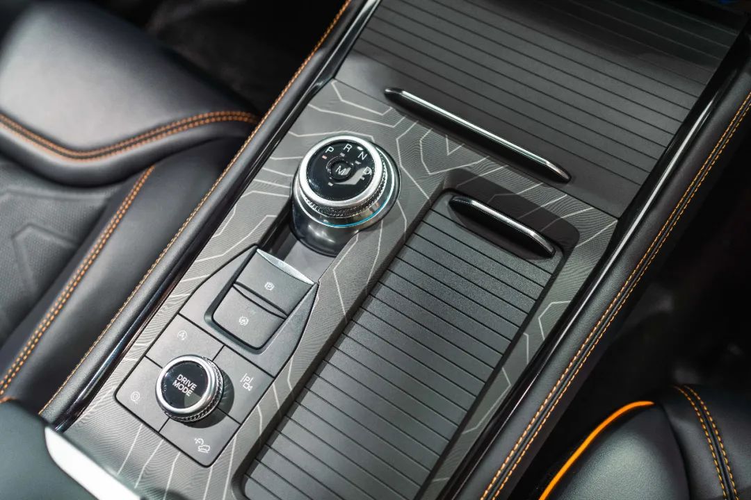 评测福特探险者昆仑巅峰版,福特探险者昆仑巅峰版越野表现