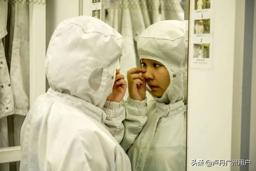 20年拍下150万张“东莞女工”在国外爆火：中国制造，不可思议！