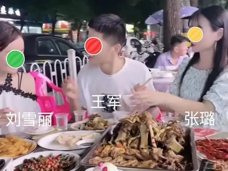 男子带2个前女友一起吃饭,男子带俩美女吃饭