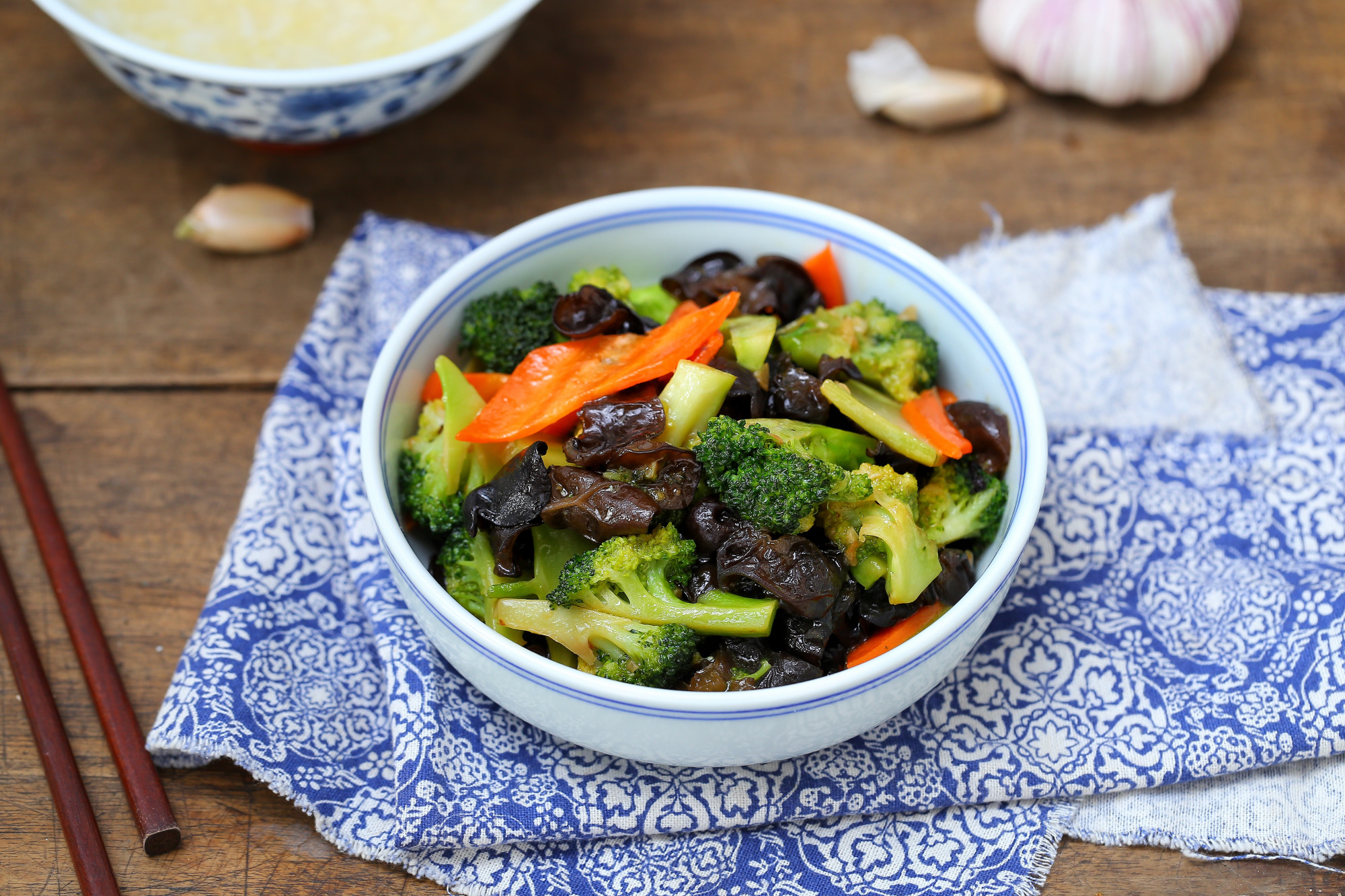 保护肝脏的最佳食谱大全,肝脏有病的人应少吃的食物是什么