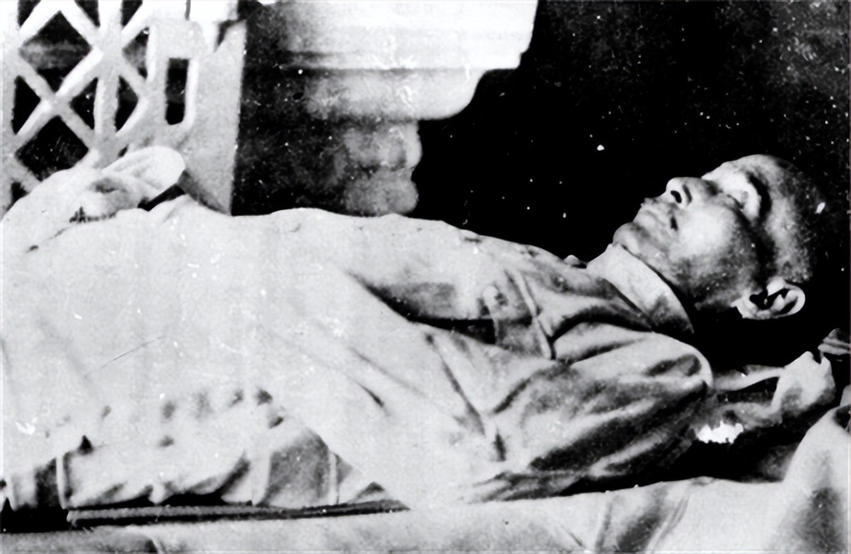 蒋介石的陵墓有多惨？子孙哭着要给他迁葬