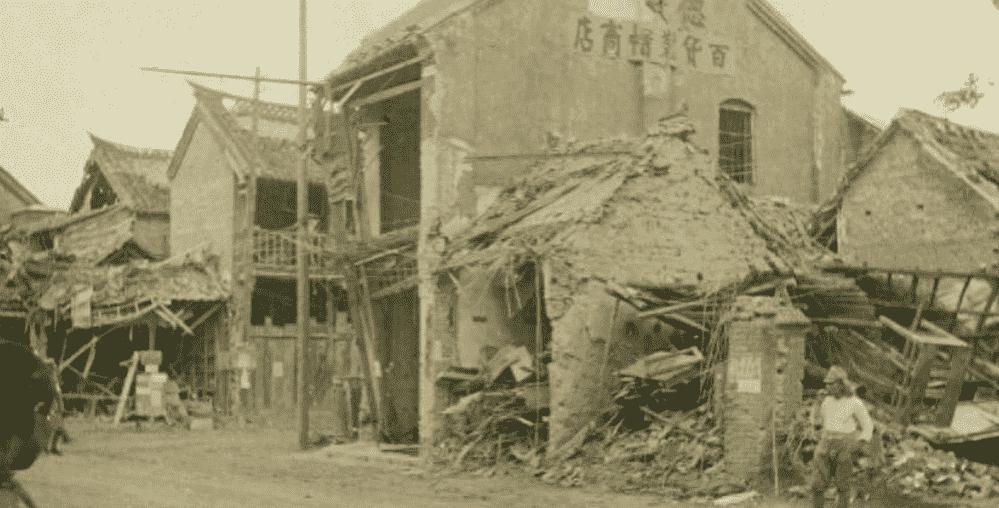 女子穿日军军服拍照被抓,女子身着日本侵华军装露脸