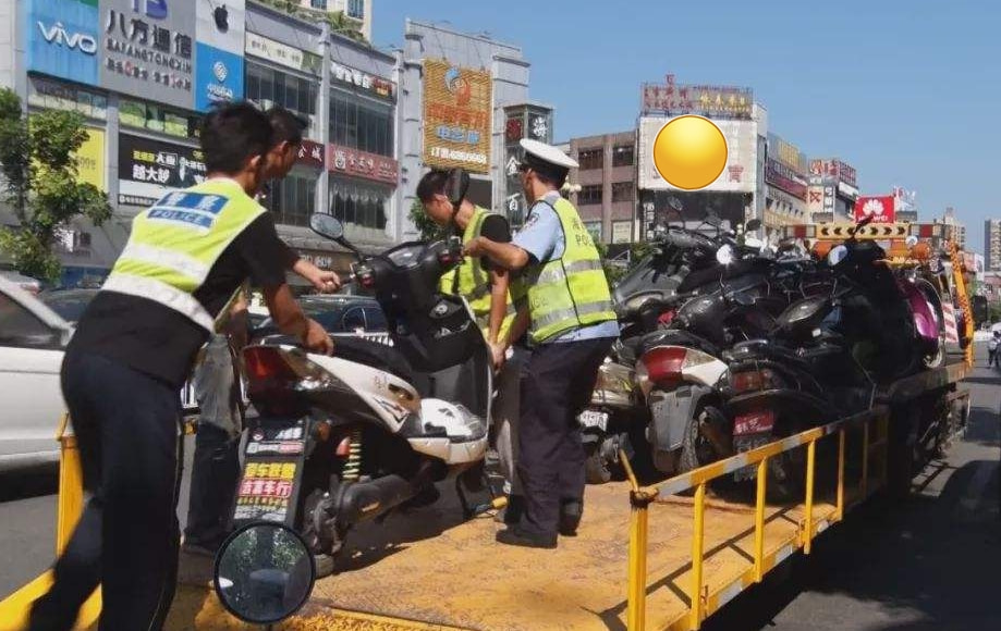 骑摩托上路被交警抓怎么办,骑摩托被交警查需要什么证件