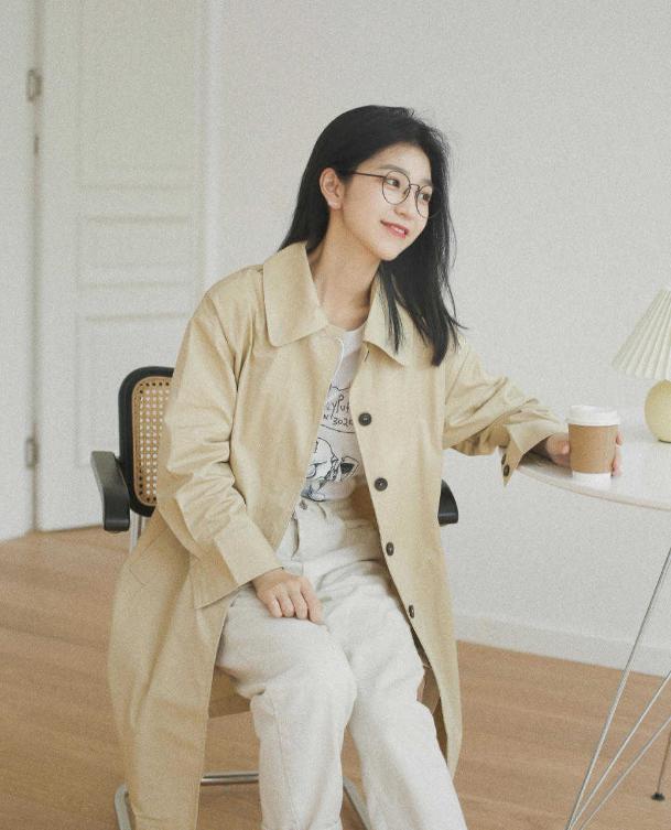 米色才是秋冬的百搭色,推荐这5组配色方案,照着穿优雅又显白