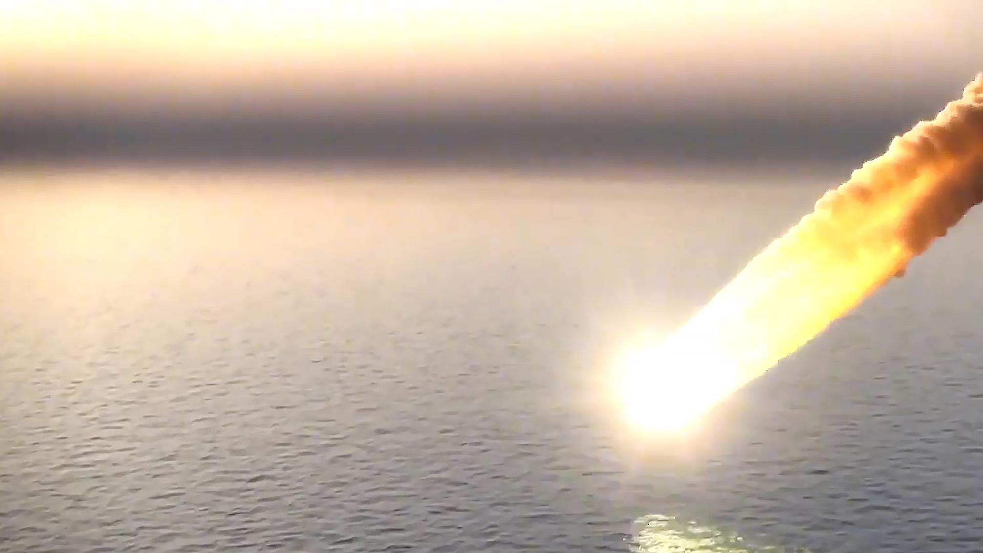 多地惊现“天降火球”奇观,安徽几十年前空中出现不明火球