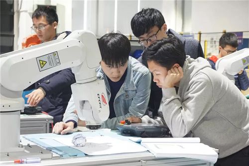 工业机器人应用与维护就业前景,工业机器人就业前景规划论文