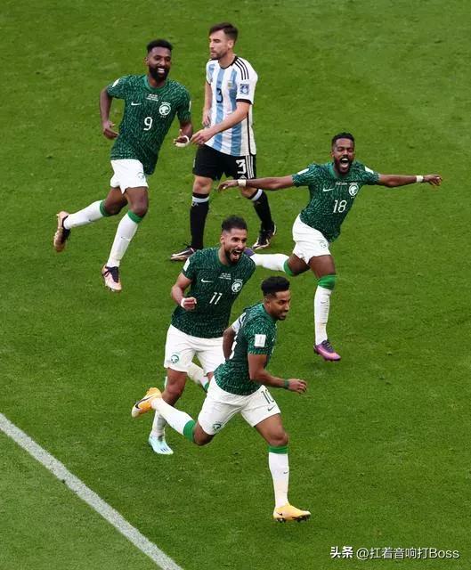 亚洲足球大冷门0-2沙特被掀翻,沙特与日本足球比赛情况