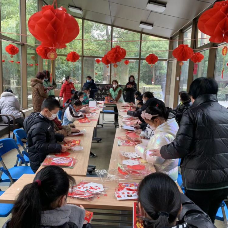 猜灯谜赢花灯趣味闹元宵,元宵节当然少不了做花灯猜灯谜