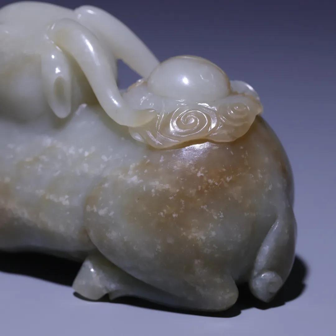 和田玉籽料卧兽,和田玉羊摆件