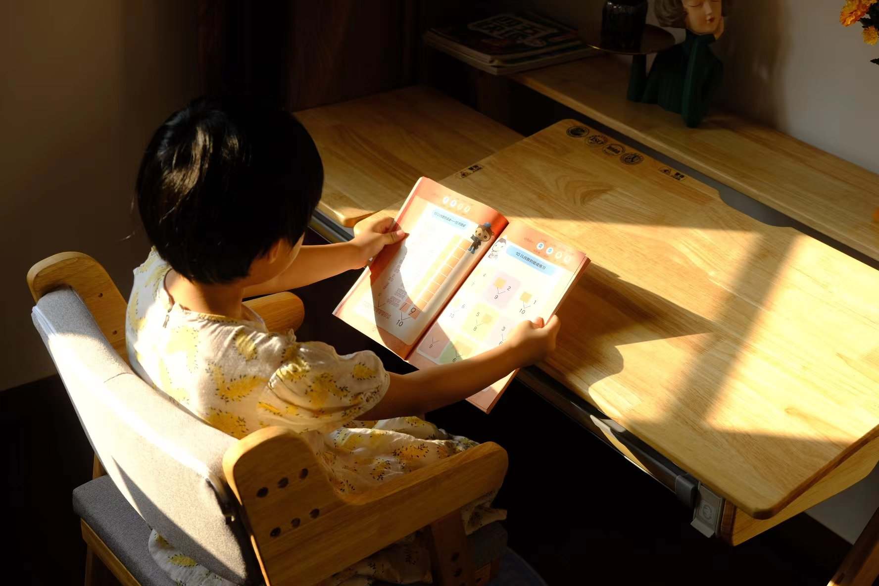 怎么选购学习桌椅,如何挑选学习桌椅品牌