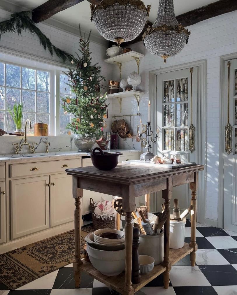 30岁女主装扮的美国住宅，花哨又闪亮，复古极繁主义也别具魅力