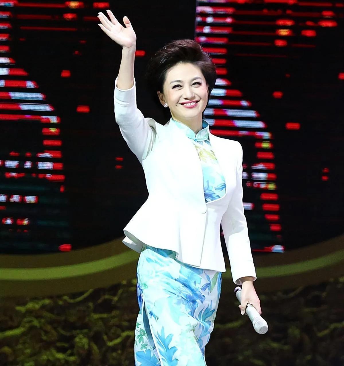 中央一台主持人海霞婚姻情况,央视主持人海霞老公叫什么名