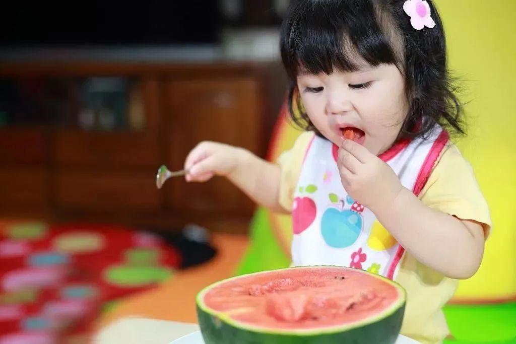一岁宝宝夏天最适合吃哪些水果,夏季适合一岁多宝宝吃的水果