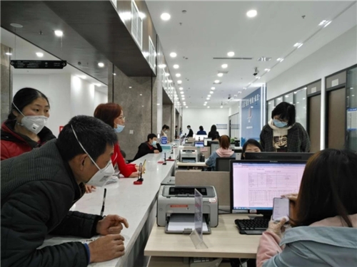 改名后身份证没拿到怎么改驾驶证,身份证改名后可以再改回曾用名吗