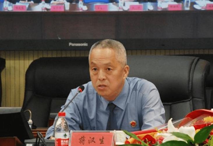 河南农民工买了件绿马甲，被误判13年，差15天刑满却被无罪释放