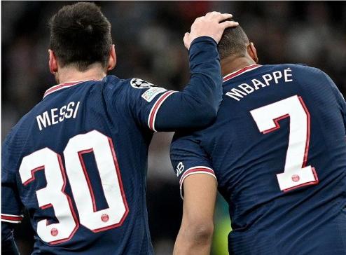 欧冠皇马5-2逆转利物浦本泽马双响,皇马淘汰巴黎本泽马犯规了么