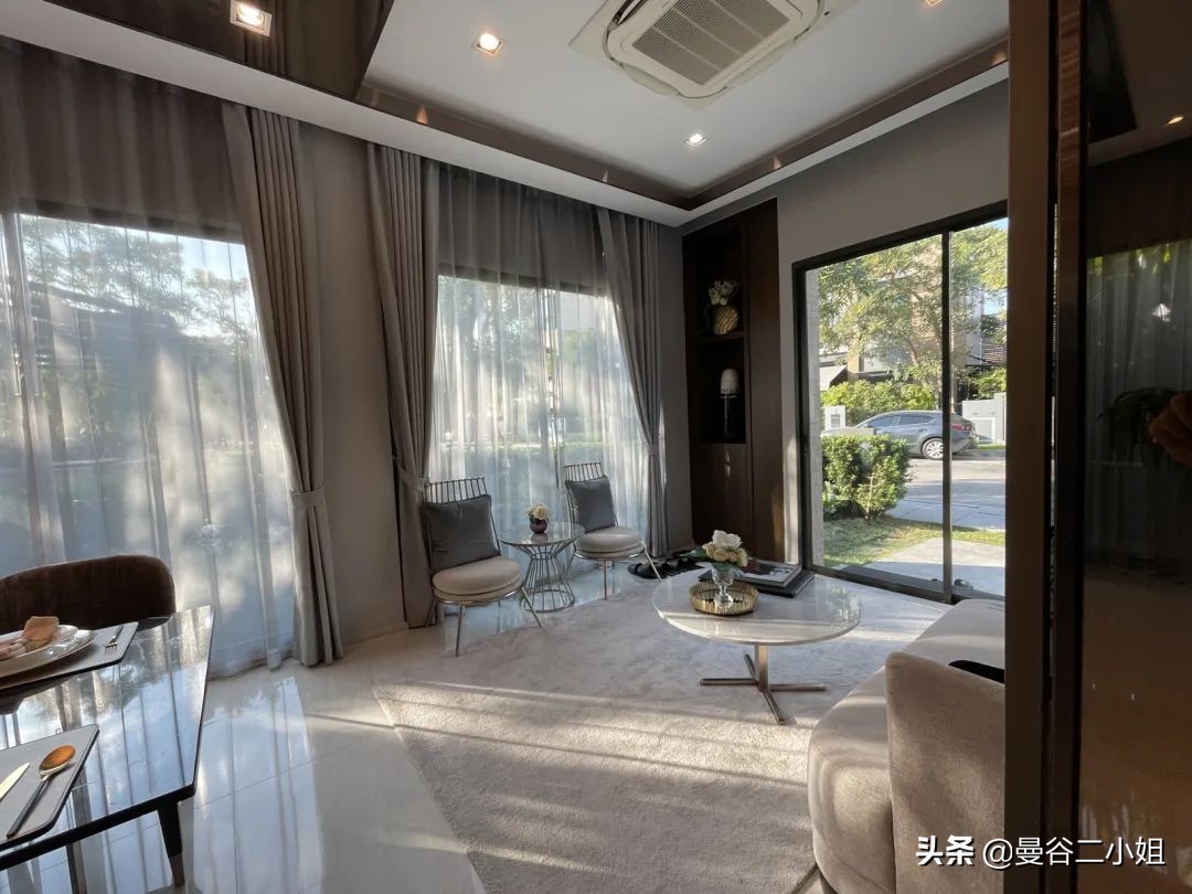 只要100多万的泰国三层别墅，6米挑高玻璃窗，比千万豪宅还大气