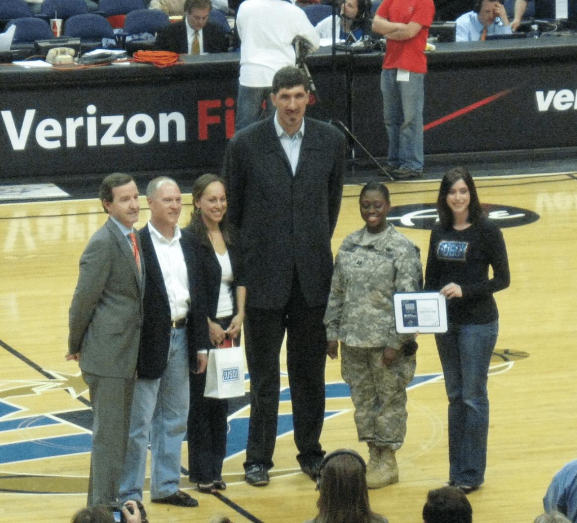 世界身高最高的10个人,盘点世界上最高的人3米61