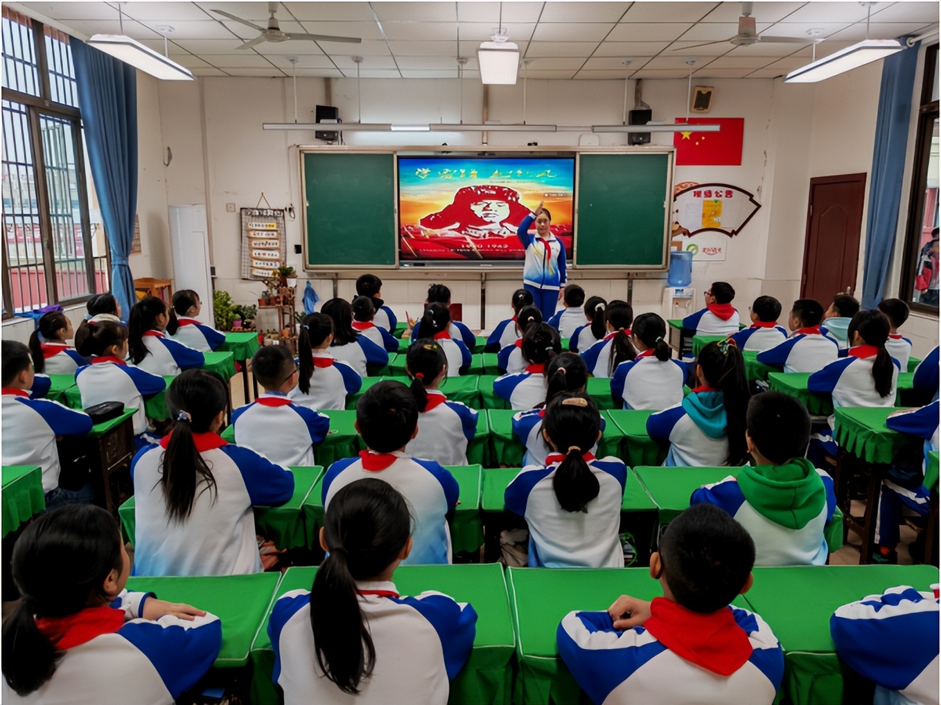学雷锋纪念日活动学校,丽雅小学活动