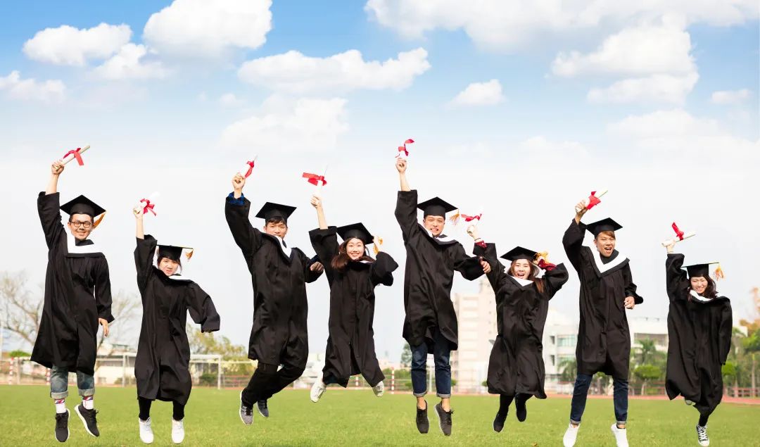 老师给大四毕业生的走心寄语,毕业十年老师对学生的寄语