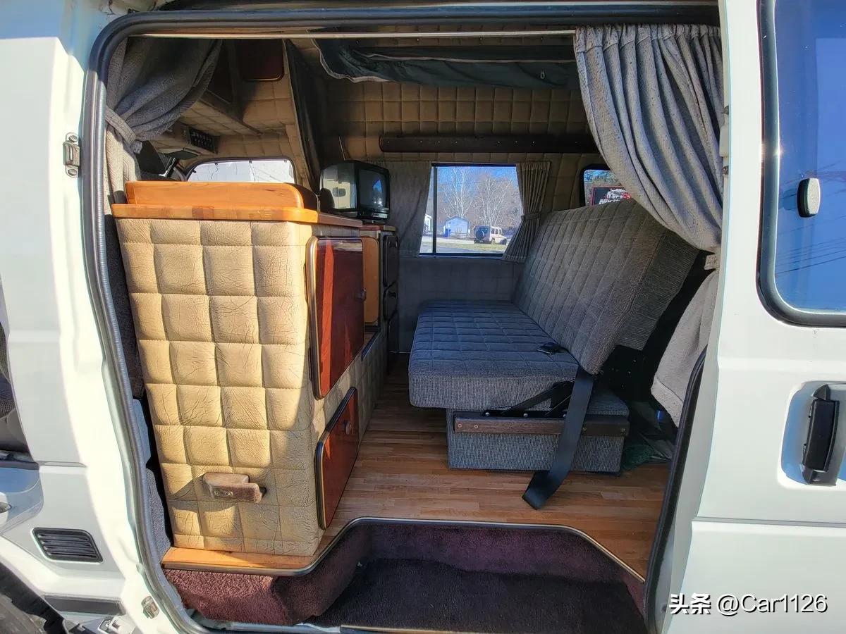 1988丰田HiAceCamper4x4