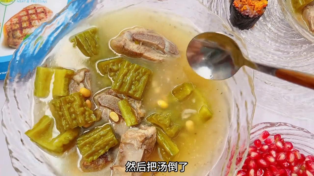 苦瓜排骨黄豆汤要放蜜枣,苦瓜排骨黄豆汤要不要放胡椒粉