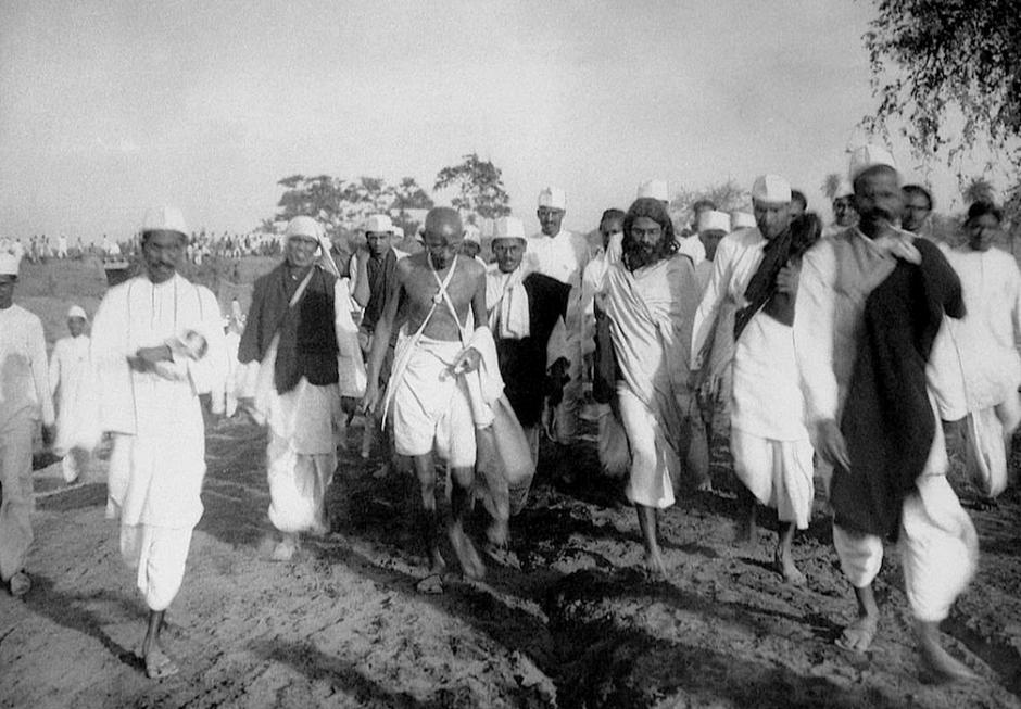 劝中国要“放弃抵抗”,用爱感化日本人,印度“圣雄”甘地的一生