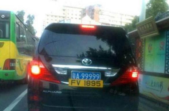 从年入38万的巨富到拼命的“加班狗”，中港司机给我们什么启示？